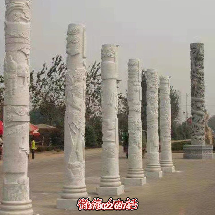 精致的大理石雕刻景觀裝飾，點(diǎn)綴廣場(chǎng)的文化主題