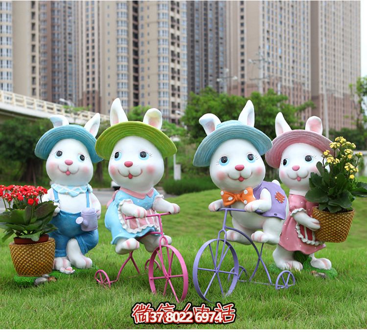 可愛兔子雕塑，為您的草坪添彩