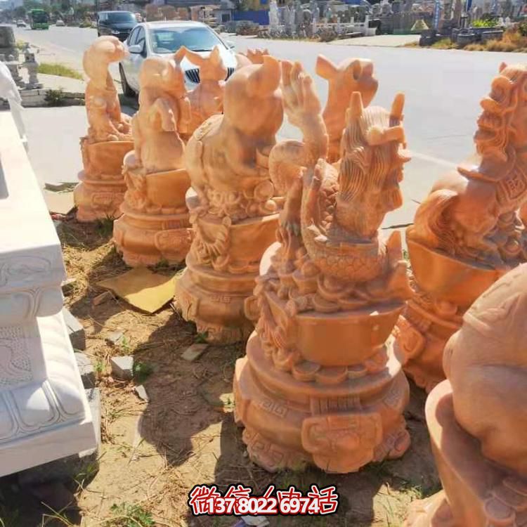 紅晚霞景區(qū)，十二生肖雕塑之旅
