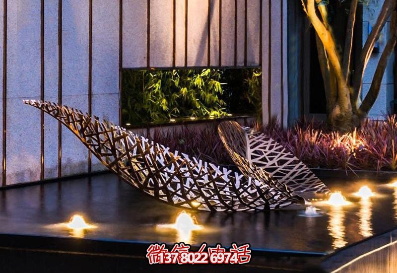 不銹鋼樹葉鏤空雕塑，給戶外和酒店環(huán)境帶來優(yōu)雅氣息