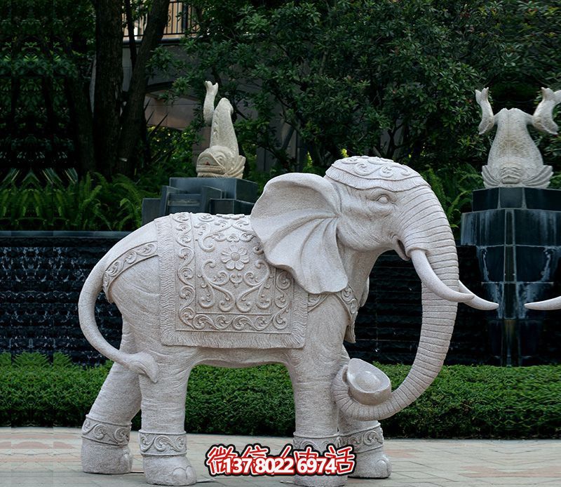 精美浮雕大象雕塑，點綴綠意花園