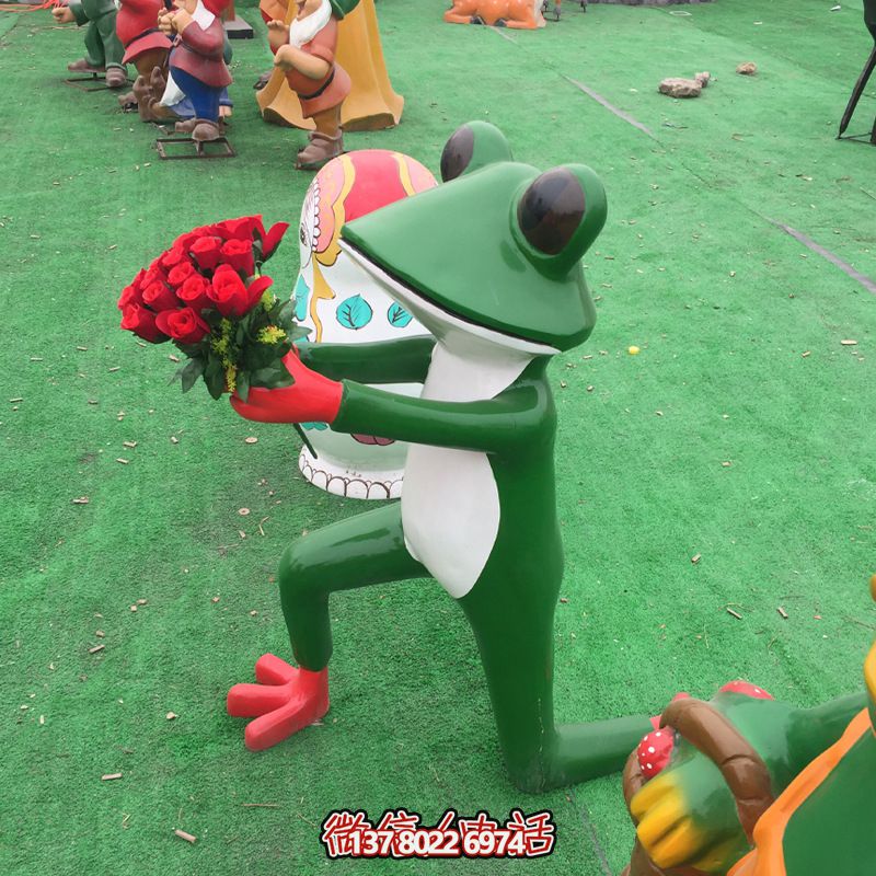 玻璃鋼雕塑，玫瑰青蛙拿玻璃公園裝飾