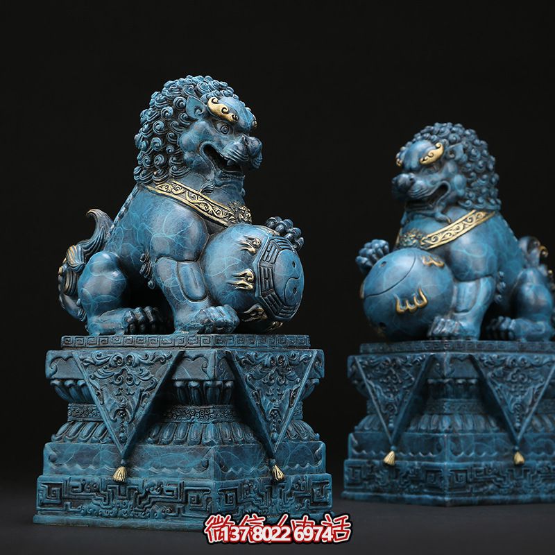 仿古青銅獅子雕塑，為景區創意增添古樸色彩
