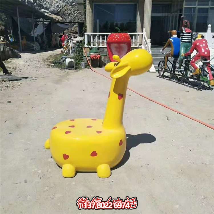 玻璃鋼長(zhǎng)頸鹿擺件，安全可靠、適用于多種場(chǎng)景
