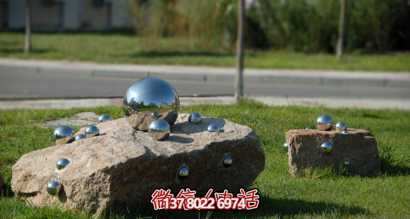 雕塑般的不銹鋼球體，帶給您不一樣的公園創意