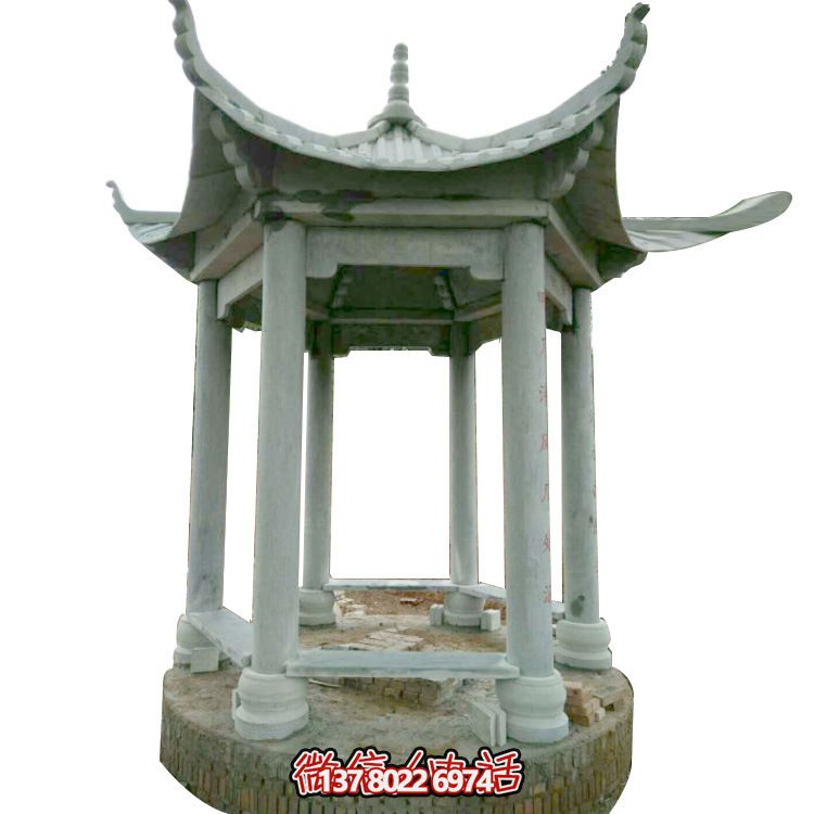 山頂簡易涼亭，讓您輕松觀賞美景