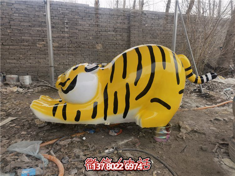 玻璃鋼小老虎雕塑，裝點精美的園林景觀