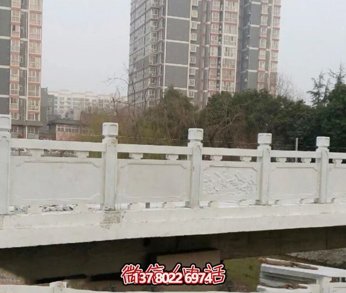 漢白玉鑲嵌欄桿，雕塑點(diǎn)綴美麗小區(qū)公園